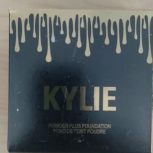 KYLIE POWDER PLUS FOUNDATION